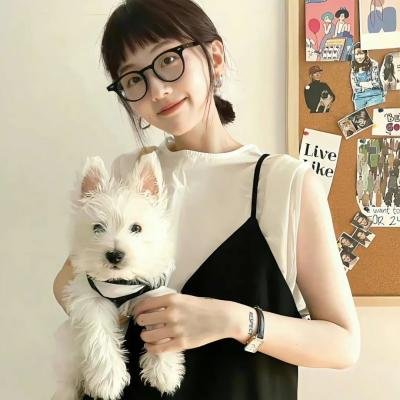 泳池怪诞